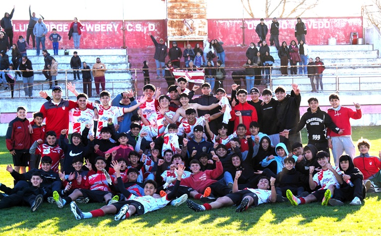 00 Newbery Sub17 festejo