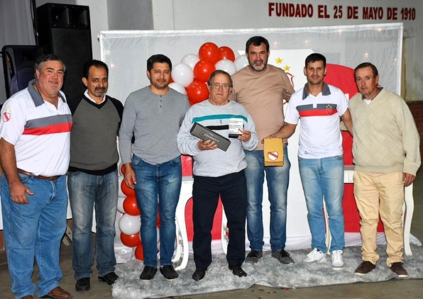 00 club newbery aniv02
