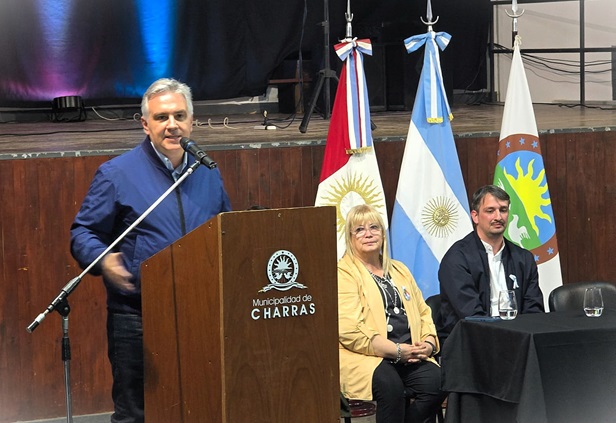 00 llaryora charras